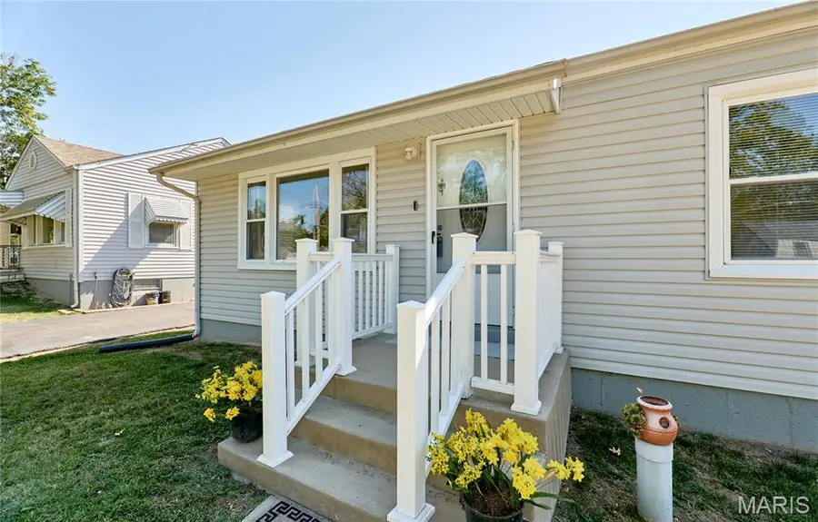 16 White Drive, Saint Louis, MO 63135 - Image #2