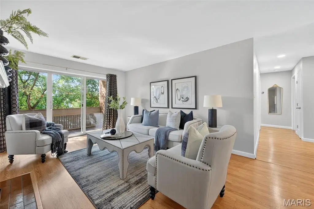 950 E Rue De La Banque #202, Creve Coeur, MO 63141 - Image #1