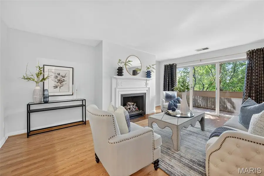 950 E Rue De La Banque #202, Creve Coeur, MO 63141 - Image #2