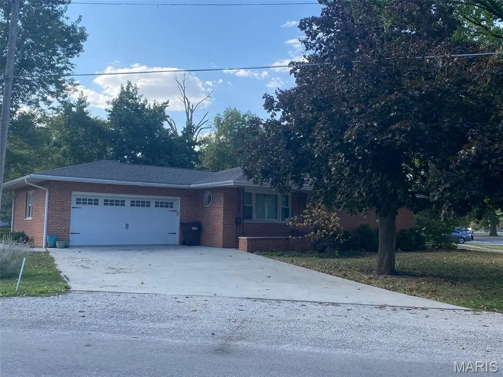 403 N Pine Street, Nokomis, IL 62075 - Image #1