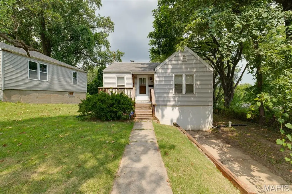 8825 Tyrell Drive, Jennings, MO 63136 - Image #1