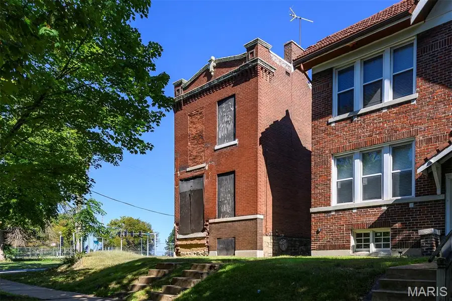 4569 Oakland Avenue, Saint Louis, MO 63110 - Image #3