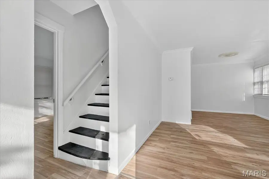 28 N Harvey Avenue, Ferguson, MO 63135 - Image #2