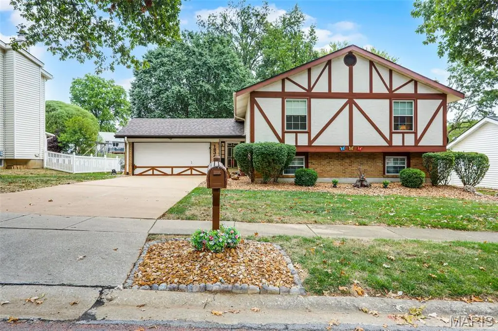 1834 Chelmsford Court, Saint Louis, MO 63146 - Image #1