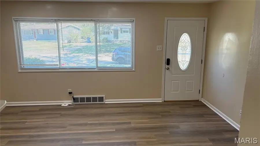 299 Dashwood Drive, Ferguson, MO 63135 - Image #2