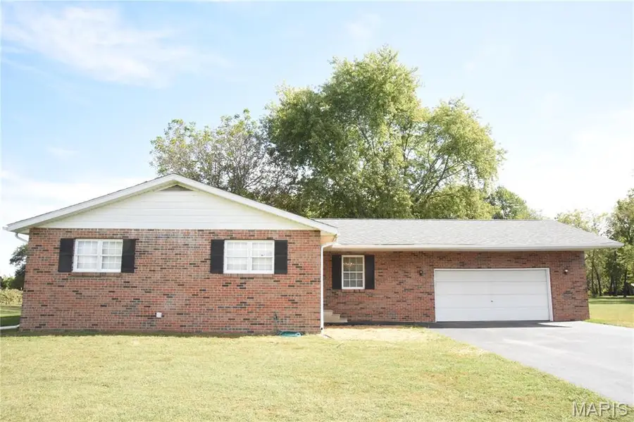 840 N Union Street, Staunton, IL 62088 - Image #2