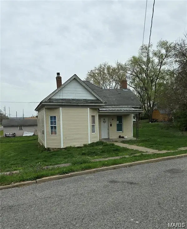 210 N 4th Street, Elsberry, MO 63343