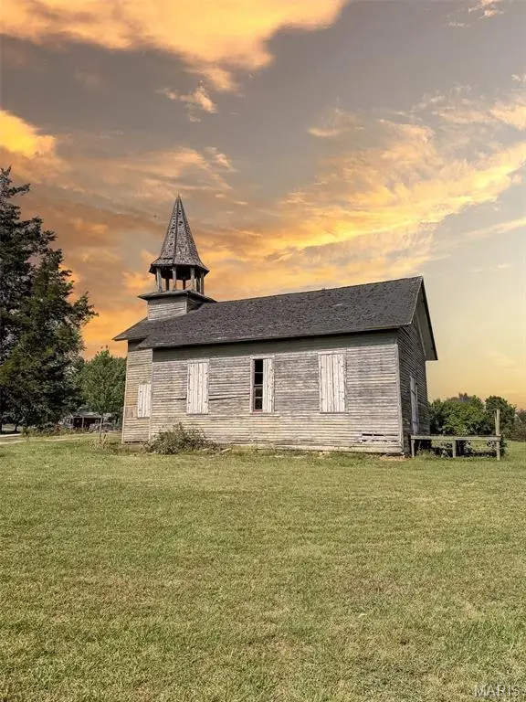 17916 369th Ave, Pleasant Hill, IL 62366