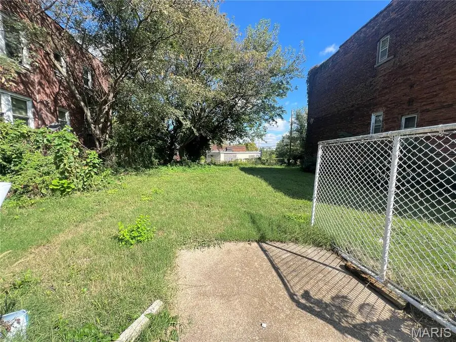 2527-31 E University Street, Saint Louis, MO 63107 - Image #3