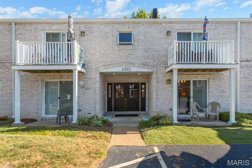 4353 Chateau De Ville Drive #D, Oakville, MO 63129 - Image #1