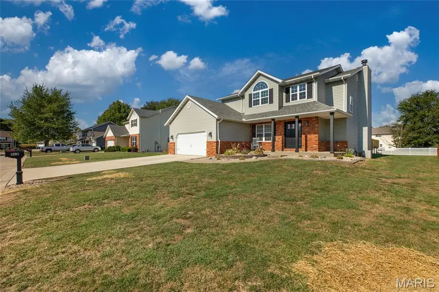 912 Oakridge Drive, Maryville, IL 62062 - Image #2