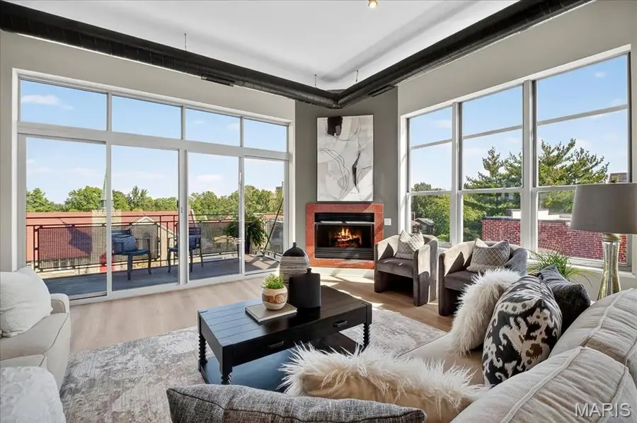 6340 Clayton Road #302, Richmond Heights, MO 63117 - Image #3