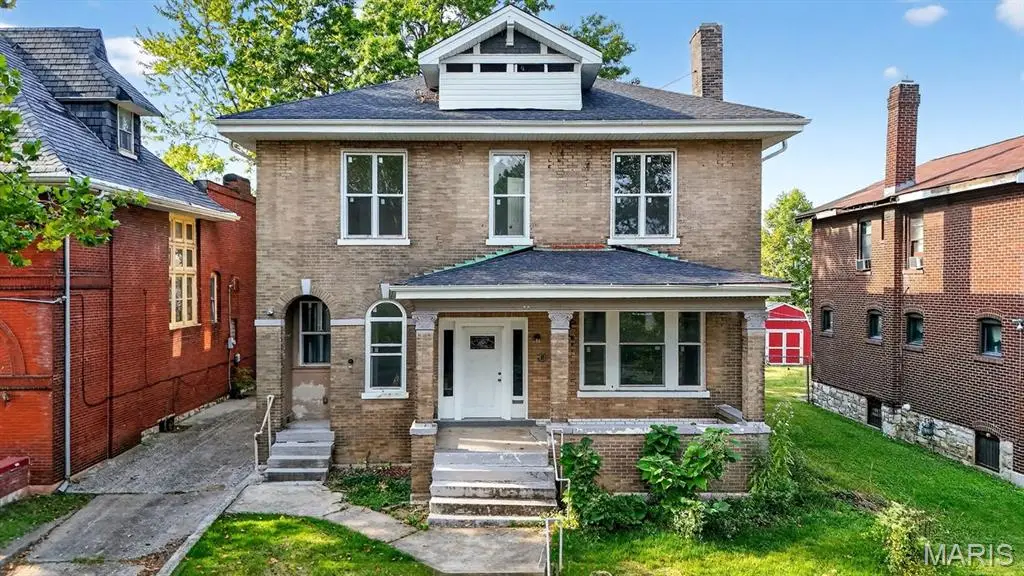 4 Lewis Place, Saint Louis, MO 63113 - Image #1