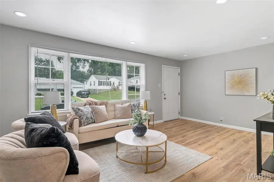 10233 Unicorn Drive, Bellefontaine Neighbors, MO 63137 - Image #3