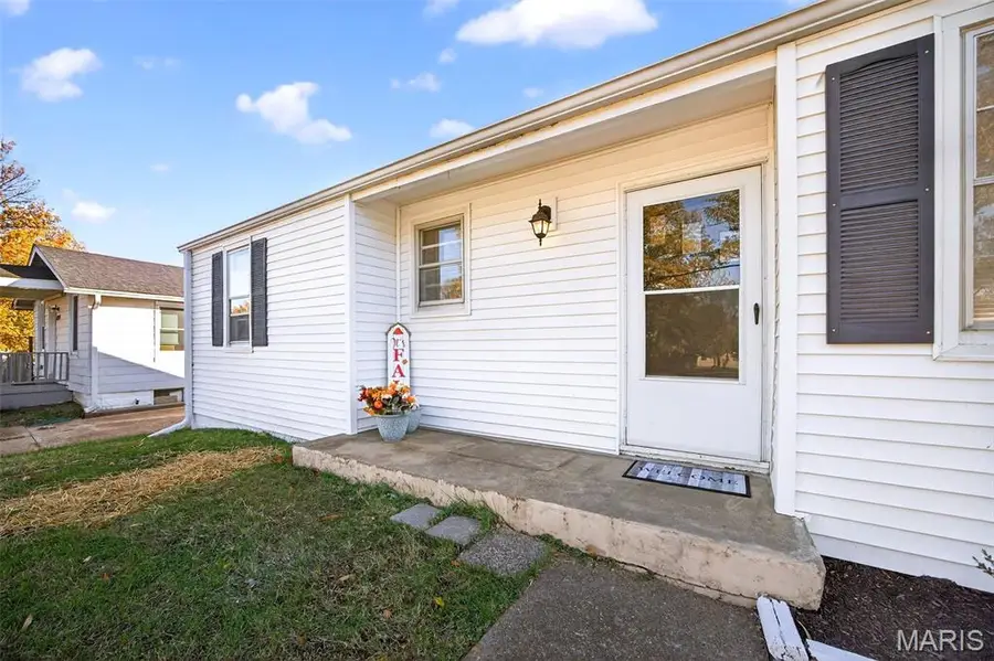 10592 Clarendon Avenue, Saint Louis, MO 63114 - Image #2