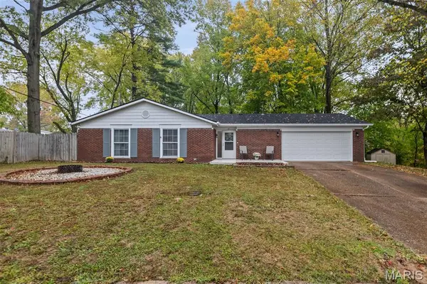 12 Kingston Drive, Fairview Heights, IL 62208