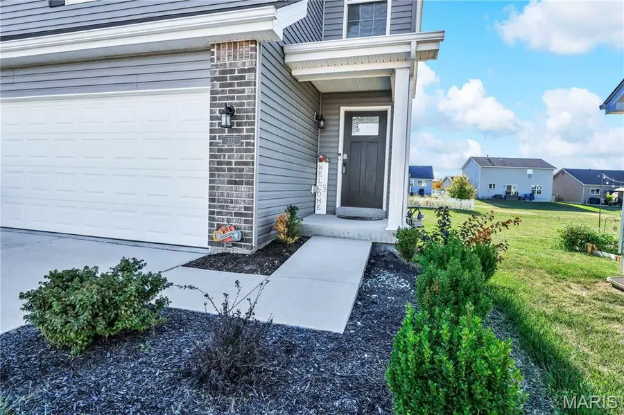 332 Crestfield Court, Saint Charles, MO 63301 - Image #2