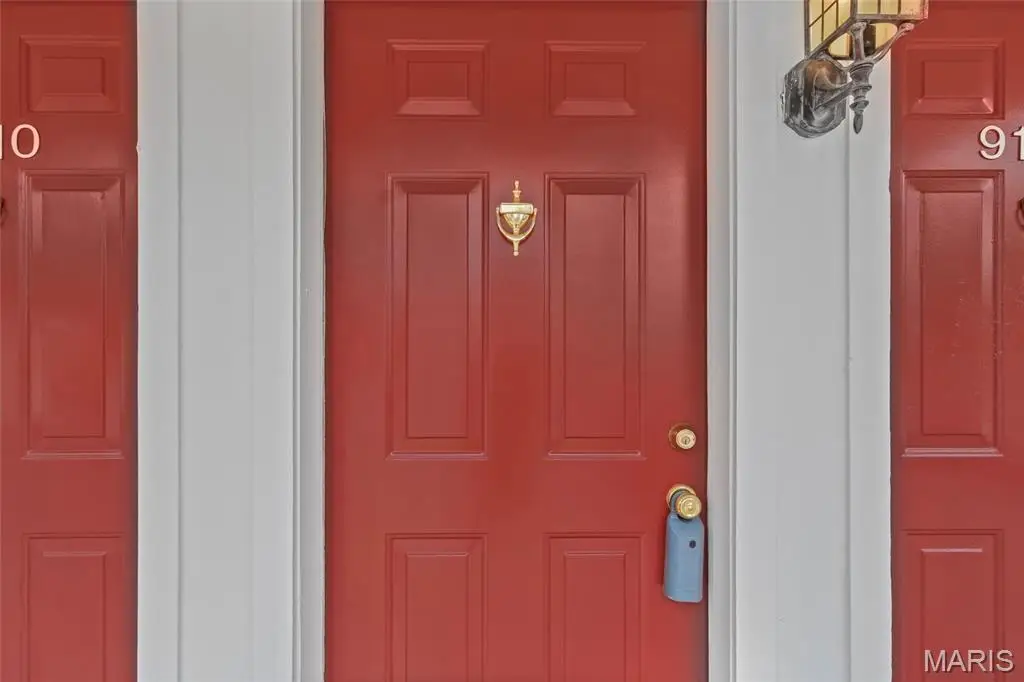 9112 W Swan Circle, Brentwood, MO 63144 - Image #1