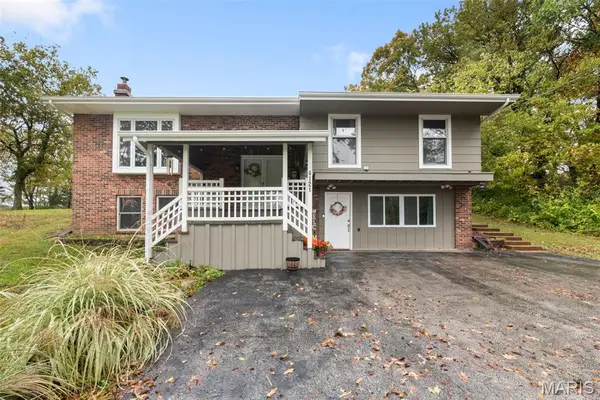 4121 Old Baumgartner Road, Oakville, MO 63129