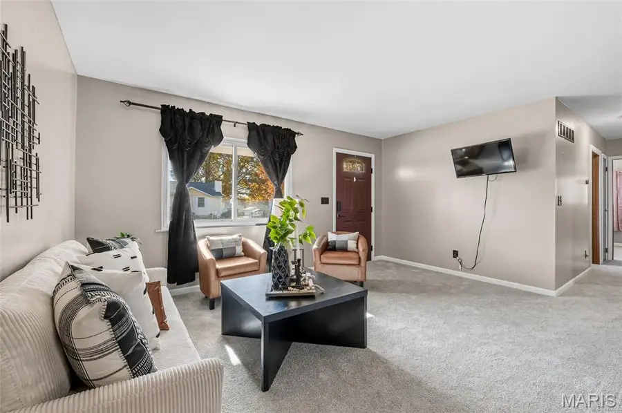 1202 Sir Lancelot Lane, Godfrey, IL 62035 - Image #2