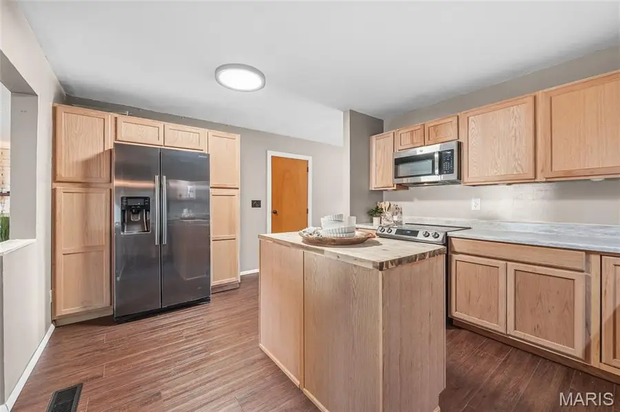 1202 Sir Lancelot Lane, Godfrey, IL 62035 - Image #3