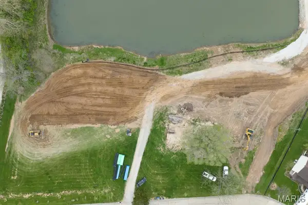 1 Ogle Estates, Columbia, IL 62236