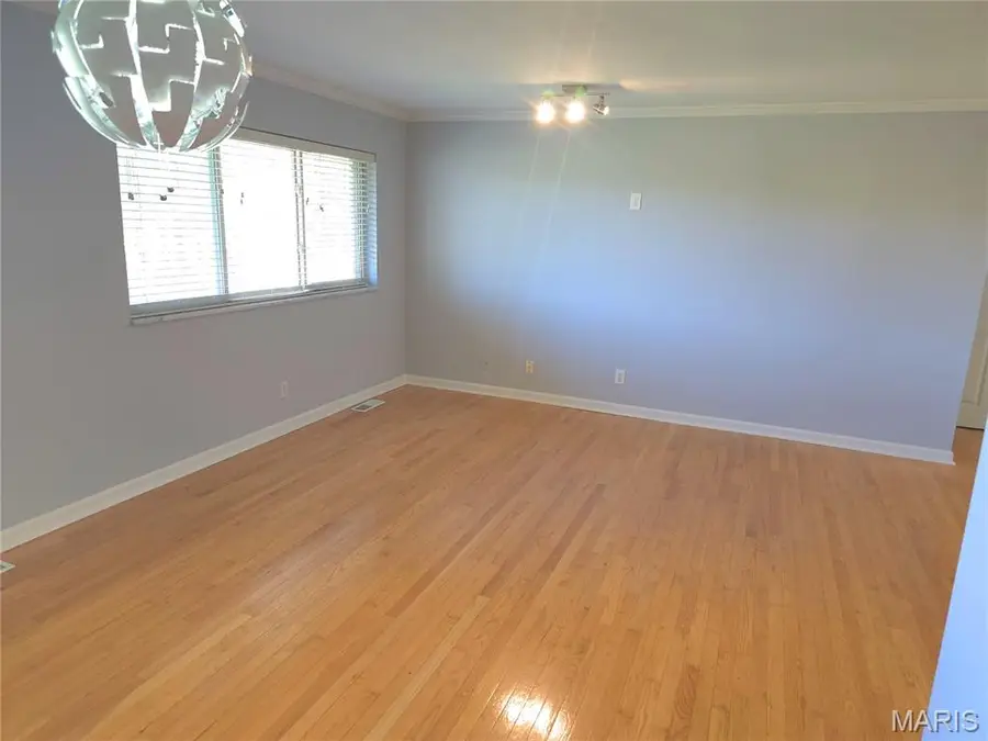 8631 Old Bonhomme Road #3E, Saint Louis, MO 63132 - Image #3