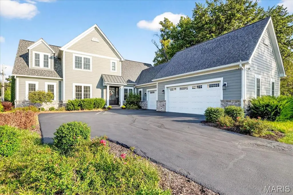 10135 Fieldcrest Lane, Saint Louis, MO 63124 - Image #1