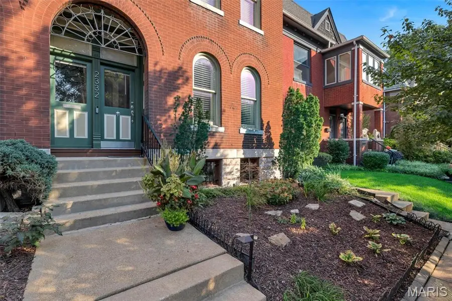 2332 S Compton Avenue, Saint Louis, MO 63104 - #2