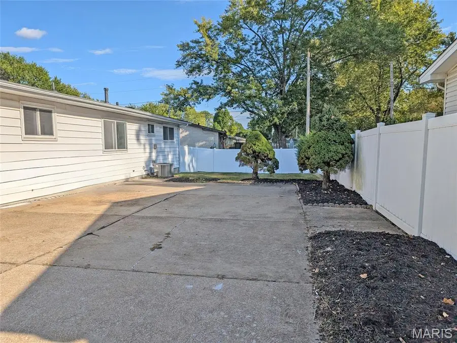 1290 Jackson Lane, Florissant, MO 63031 - Image #3