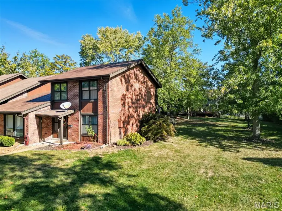 4376 Tavistock Circle, Saint Louis, MO 63129 - Image #3