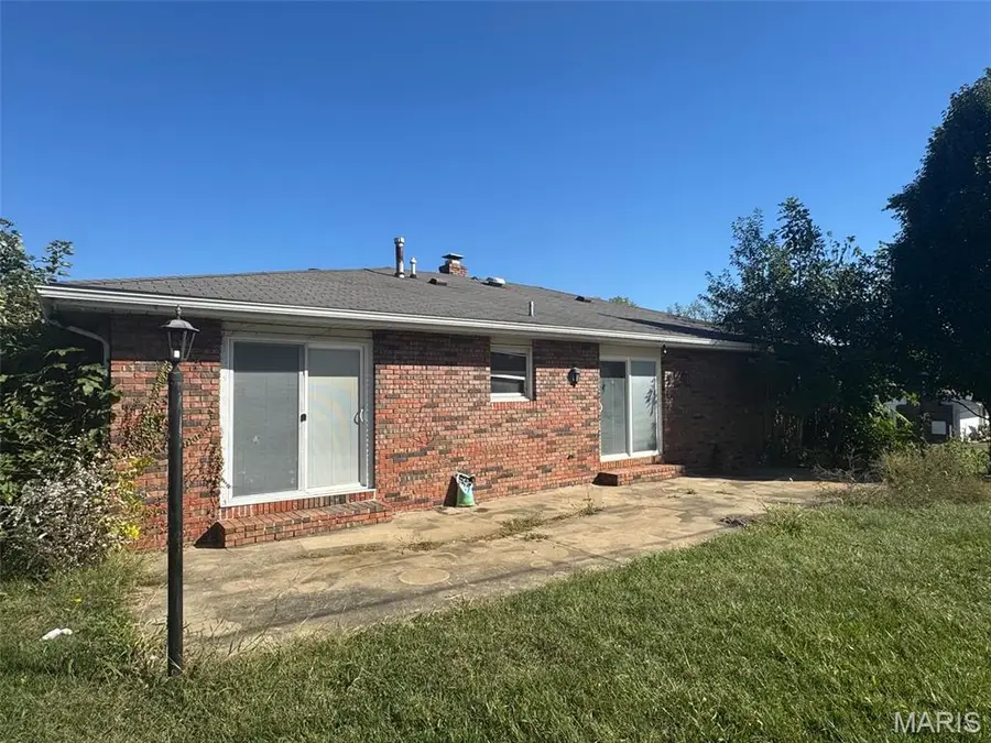 1240 Thistle Drive, Vandalia, IL 62471 - Image #2