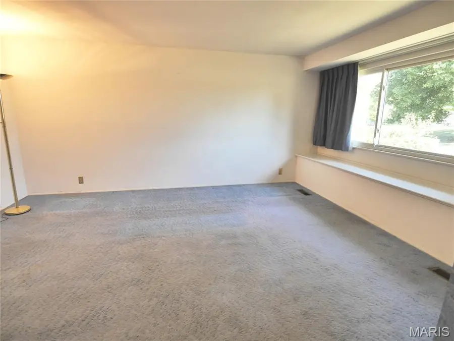 644 Shadow Rock Drive, Florissant, MO 63031 - Image #3