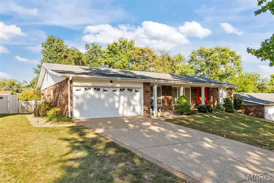 5228 Kings Park Drive, Oakville, MO 63129 - Image #2