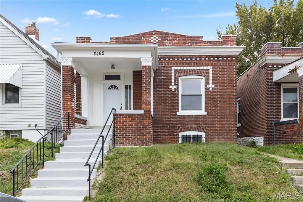 4455 Wallace Street, Saint Louis, MO 63116 - #1