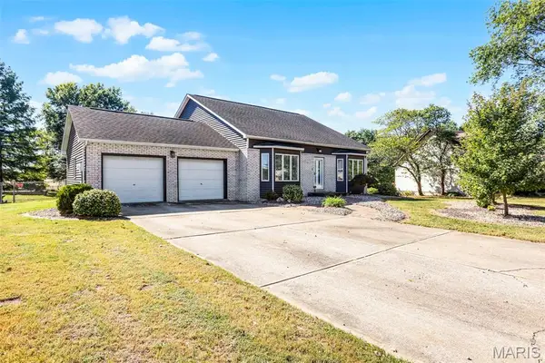 108 Cross Creek Drive, Bethalto, IL 62010