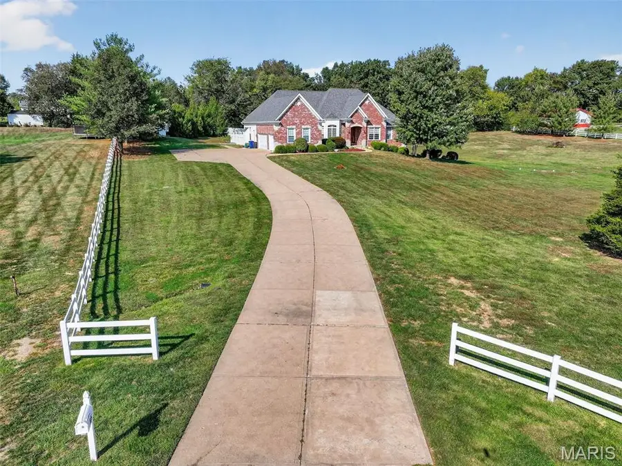 25 Southfield Court, Moscow Mills, MO 63362 - Image #2