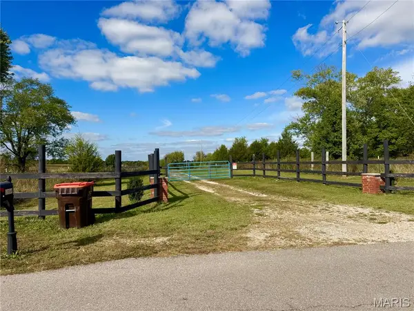 16525 Finch Road, Lebanon, MO 65536