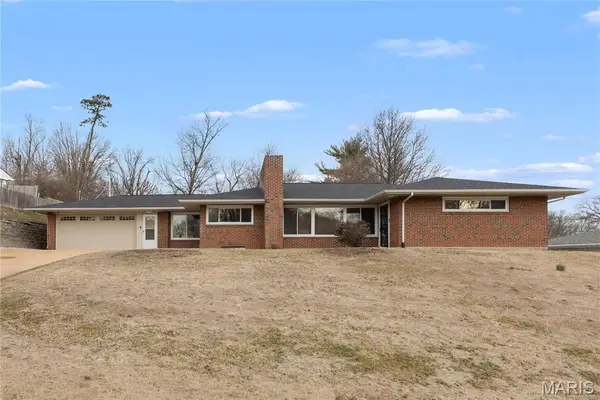 62 W Cardigan Drive, Florissant, MO 63135