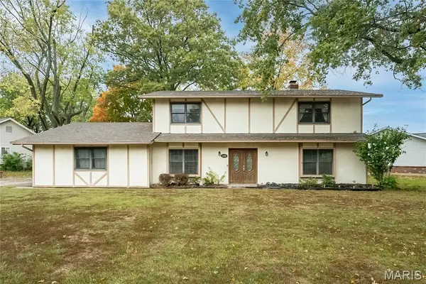 1100 Seine Drive, Lake St Louis, MO 63367