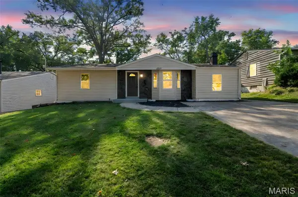 6870 Foxcroft Drive, St Louis, MO 63123