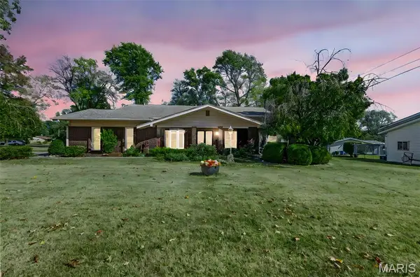 805 Coach Light Lane, Hazelwood, MO 63042