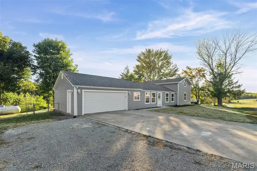 1053 Gilmore Lake Rd, Waterloo, IL 62298 - Image #2