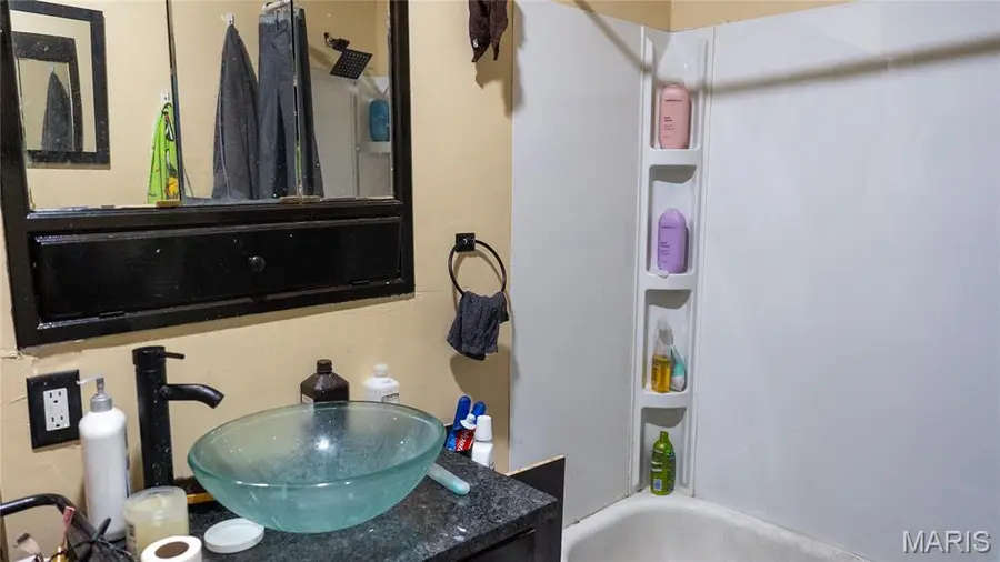 949 Canaan Avenue, Saint Louis, MO 63147 - Image #3