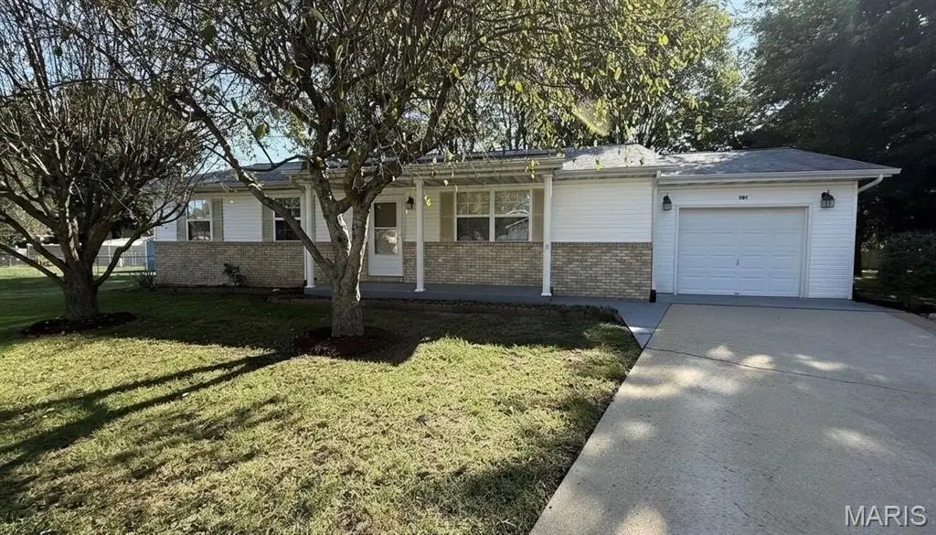 301 Ackerman Place, Troy, IL 62294 - Image #1