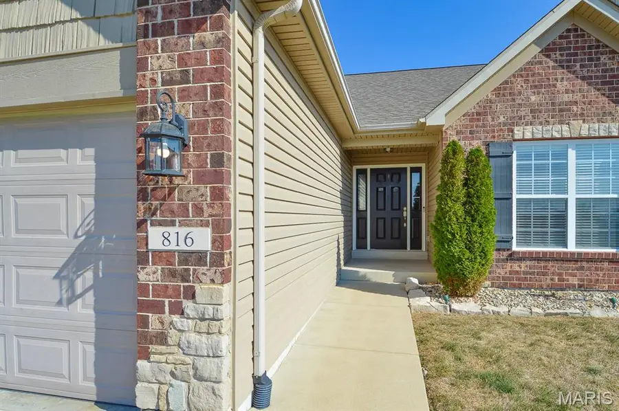 816 Briar Lake Place, Columbia, IL 62236 - Image #2