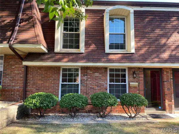 4374 Forest De Ville Drive, St Louis, MO 63129