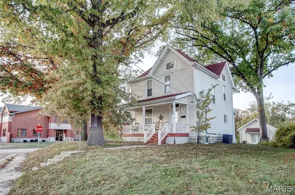 3302 College Avenue, Alton, IL 62002