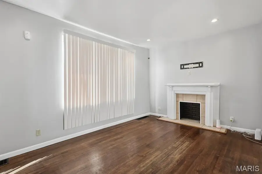 4707 Ray Avenue, Saint Louis, MO 63116 - #3