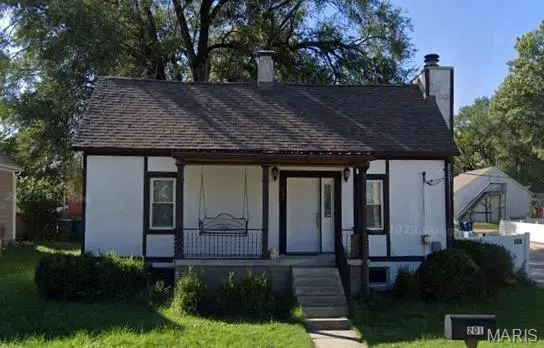201 S Lange Avenue, Maryville, IL 62062